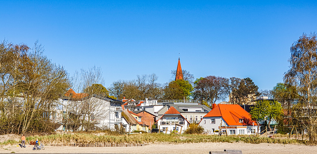 Blick vom Strand auf Altefähr